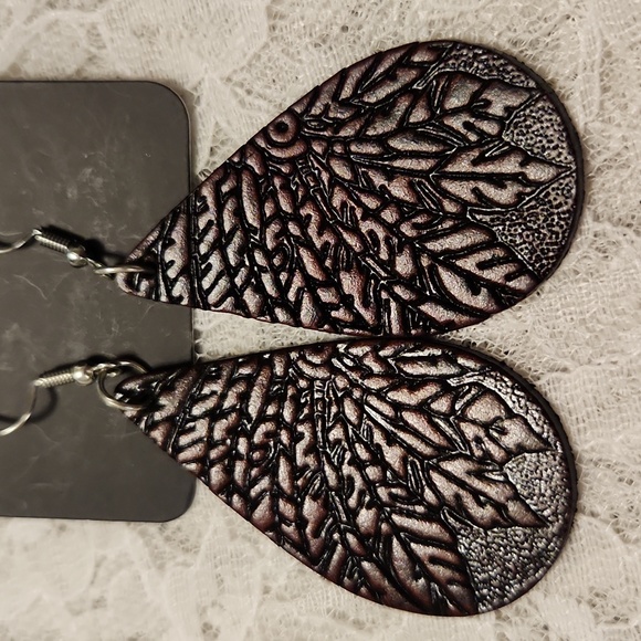 Paparazzi Everyone Remain Palm Leather Earrings - Picture 2 of 2